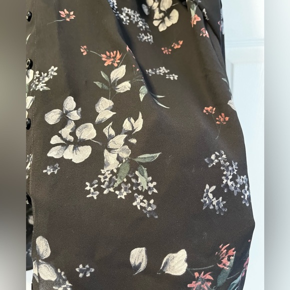 🎉 3 for $15🎉Signature Reitmans tunic style floral blouse - Picture 3 of 7
